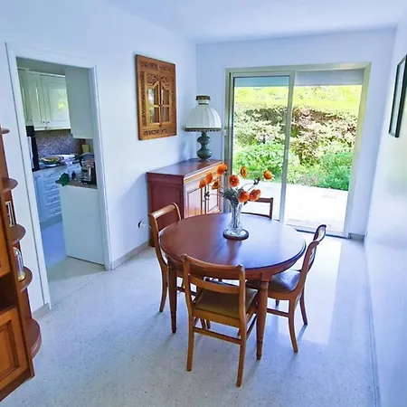 Casalionelantibes Large With Ac, King-size Bed, Garden And Parking Antibes