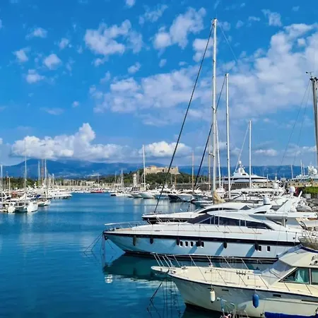 Casalionelantibes Large With Ac, King-size Bed, Garden And Parking Appartement