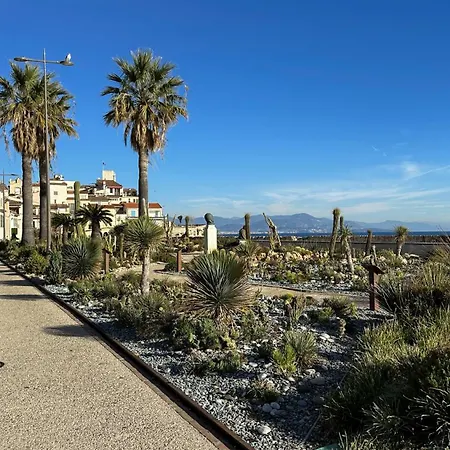 Appartement Casalionelantibes Large With Ac, King-size Bed, Garden And Parking Antibes